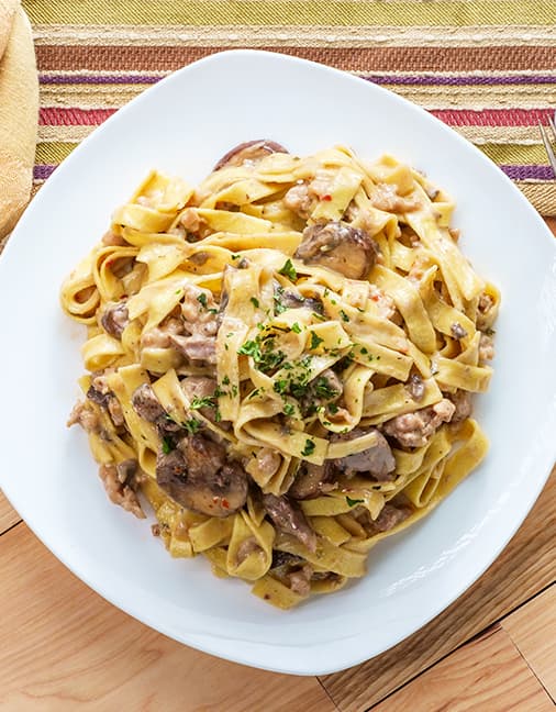 Receta de Espaguetis Napolitanos con Champiñones Setas de Cuivá