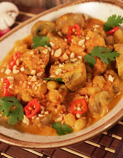 Receta de Curry de Champiñones y garbanzos con leche de coco en Setas de Cuivá
